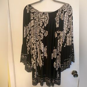 Unique find! Never worn. Black/white dress that can be worn as a tunic!